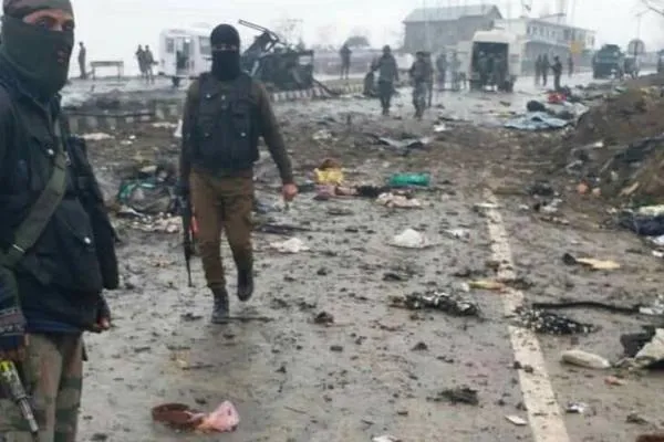 जम्मू कश्मीर:आतंकी हमले में सेना के 42 जवान शहीद लगे पाकिस्तान मुर्दाबाद के नारे।