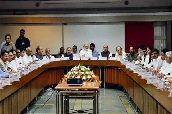 नई दिल्ली:पीएम मोदी ने बुलाई सर्वदलीय बैठक।राहुल ने कहा-हर तरह से सरकार के साथ।