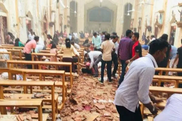 श्रीलंका:आतंकी हमले से दहला कोलंबो 129 की मौत 300 से अधिक घायल।