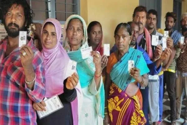 राजनीति:कड़ी सुरक्षा के बीच रामपुर में मतदान जारी..आज़म व जयाप्रदा के बीच कड़ी टक्कर.!