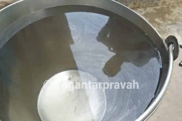फतेहपुर:हैण्डपम्प से अचानक निकलने लगा डीजल युक्त पानी..इलाके में हड़कम्प!
