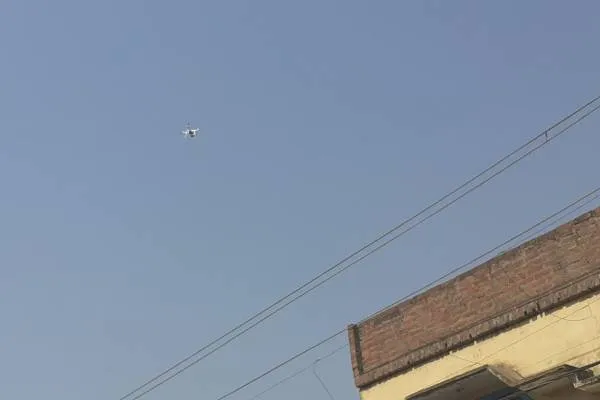 फर्रुखाबाद:मुल्क की सलामती के लिए की गई दुआ..घरों पर ही हुई अलविदा नमाज़..ड्रोन से होती रही निगरानी. .!