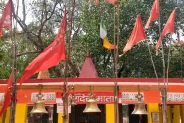 UP:हमीरपुर में आज से मंदिर तो खुले लेक़िन दर्शन नहीं हो पाएंगे.जानें पुजारी ने ऐसा क्यों कहा..!