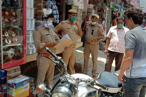 फर्रुखाबाद:बग़ैर मास्क पहने घर से निकलने की सोच रहें हों तो सावधान हो जाएं..पुलिस ये कर रही है..!