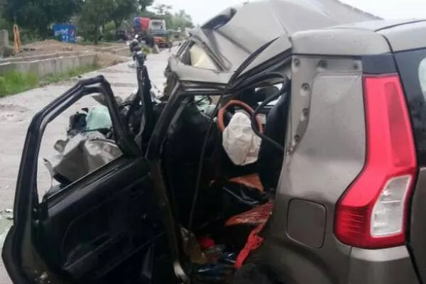 UP:फतेहपुर में दर्दनाक सड़क हादसा कार सवार दो युवकों की मौत..तीन घायल..!