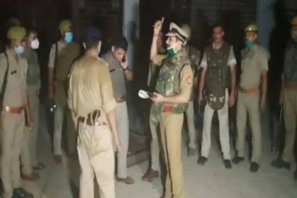 कानपुर से बहुत बड़ी ख़बर-बदमाश विकास दुबे को पकड़ने गई पुलिस टीम पर हमला..सीओ, तीन एसओ समेत आठ पुलिस कर्मी शहीद..कई घायल..!