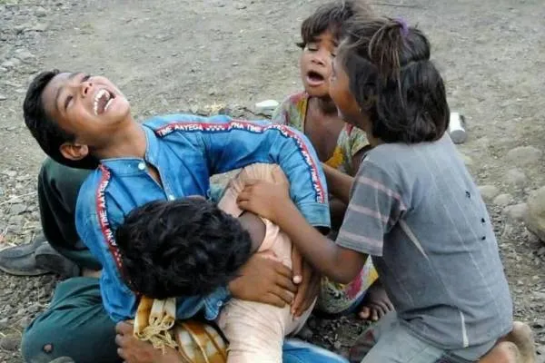 गुना:दलितों की पीठ शिवराज की पुलिस ने उधेड़ दी..रोते बिलखते बच्चों की तस्वीरों ने खड़े किए सिस्टम पर सवाल.!