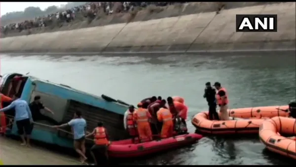 Bus accident satna:नहर में जा गिरी सवारियों से भरी बस, अब तक 12 छात्रों सहित 42 लोगों की मौत