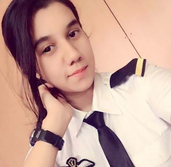 आयशा अजीज एक कश्मीरी लड़की जो बनी देश की सबसे युवा महिला पायलट