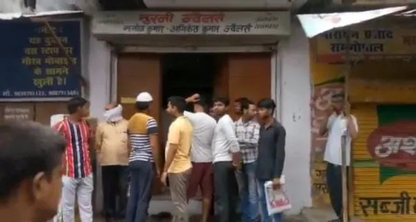 Fatehpur UP News: फतेहपुर में बेखौफ़ हैं चोर ज्वेलरी शॉप में लाखों की चोरी