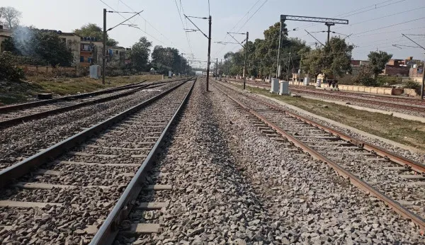 Fatehpur UP News: रेलवे में तैनात जेई की पत्नी और बेटे का शव ट्रैक पर मिला