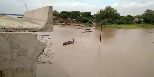 Fatehpur UP News: फतेहपुर में बाढ़-कालिंदी उफ़ान पर कई गांवों में घुसा पानी दहशत में इलाके के लोग