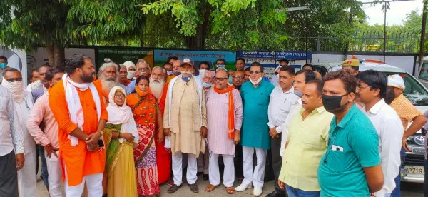 Fatehpur Banke Bihari News: बांके बिहारी मंदिर को लेकर उग्र हुआ हिंदू समाज
