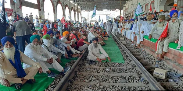 Kisan Rail Roko Andolan:किसानों का रेल रोको आंदोलन रद्द हुईं कई ट्रेनें देखें लिस्ट