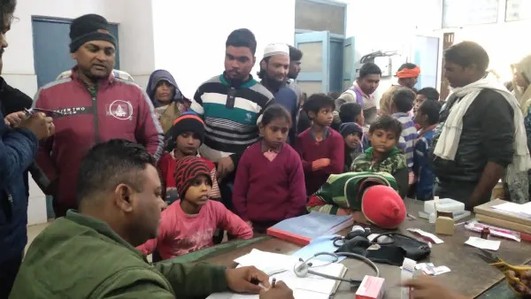 Fatehpur News:फतेहपुर में सरकारी विद्यालय के 30 बच्चों ने ऐसा क्या खा लिया कि सभी बीमार हो गए