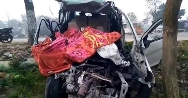 Uttar Pradesh Accident:बाराबंकी में दर्दनाक सड़क हादसा कार सवार एक ही परिवार के 6 लोगों की मौत