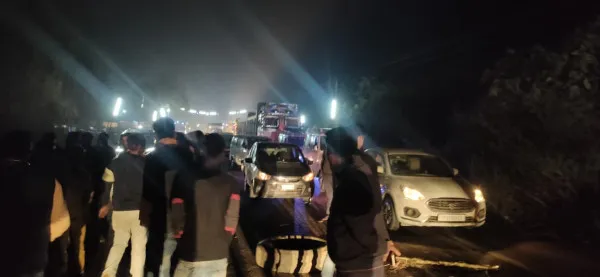 Fatehpur Road Accident:फतेहपुर में दर्दनाक सड़क हादसा बाइक सवार दो युवकों को ट्रेलर ने कुचला