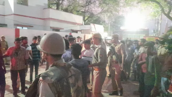 Holi 2022:फतेहपुर में होली के हुड़दंग में दो पक्षों में भारी बवाल कई लोग घायल पुलिस पर भी पथराव