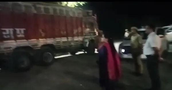 Fatehpur News:फतेहपुर में पूरी रात सड़कों पर रहे डीएम एसपी 95 ओवरलोड वाहनों के विरुद्ध कार्यवाई से ज़िले में मचा हड़कंप