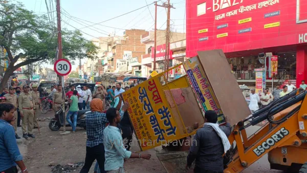 Fatehpur News:गरीबों का रोजगार छीनकर भाजपा उन्ही से करेगी सरकार की योजनाओं का बखान