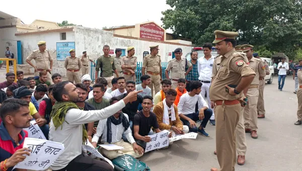 Agniveer Protest:फतेहपुर में भी 'अग्निपथ योजना' के विरोध में युवाओं का प्रदर्शन