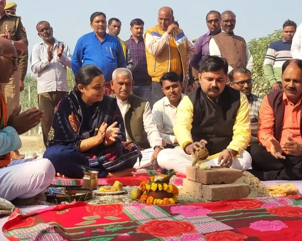 Fatehpur News : महर्षि भृगु की तपोस्थली के पहले लगेगा स्वागत द्वार डीएम और ब्लॉक प्रमुख ने की भूमि पूजा