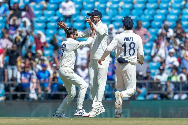 Border Gavaskar Troffy : ऑस्ट्रेलिया को भारत ने सस्ते में समेटा जड़ेजा ने लिए 5 विकेट
