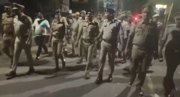 Kanpur High Alert : हाईअलर्ट के बाद कानपुर पुलिस उतरी सड़कों पर,पैनी निगाह से कर रही निगरानी