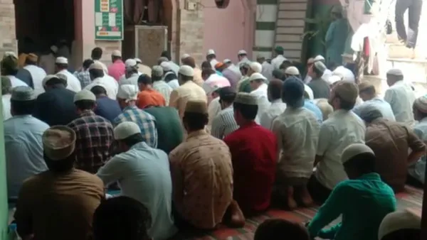 Kanpur alvida prayer news : कड़ी सुरक्षा के बीच परिसर के अंदर सम्पन्न हुई अलविदा की नमाज़