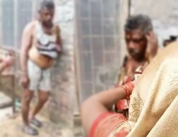 Auraiya Crime : शादीशुदा लड़की को गायब करने के आरोप में रिश्तेदारों ने कोटेदार को दी ये सज़ा,अर्धनग्न कर मुंह पर पोती कालिख़ और पहनाई जूतों की माला