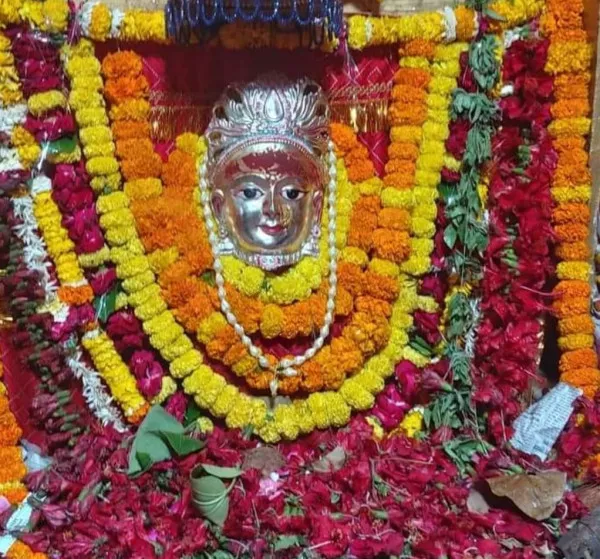 Navratri 1st Day: माँ दुर्गा के 9 स्वरूपों के प्रथम स्वरूप के करें दर्शन ! वाराणसी में है यूपी का एकमात्र माता शैलपुत्री का मन्दिर