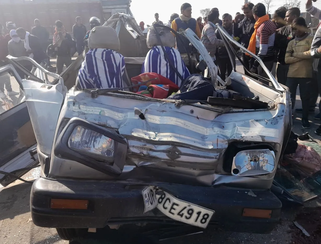 Road Accident In Kanpur: कानपुर में दर्दनाक सड़क हादसा ! तेज रफ़्तार अनियंत्रित ट्रक ने स्कूली बच्चों से भरी वैन को मारी टक्कर, एक बच्चे की मौत, आधा दर्जन गम्भीर रूप से घायल
