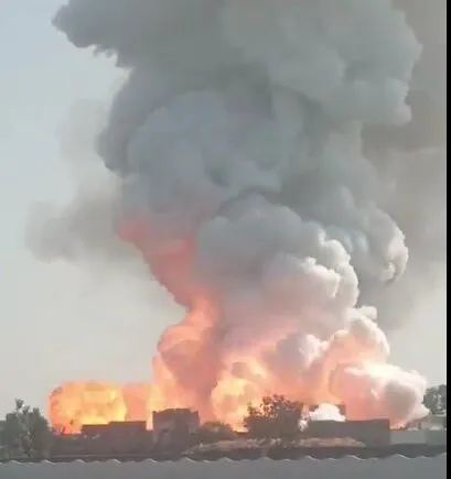 Mp Harda Factory Blast: पटाखा फैक्ट्री में ज़ोरदार धमाके से लगी भीषण आग से थर्रा उठा हरदा ! आधा दर्जन लोगों के मारे जाने की खबर, कई घायल