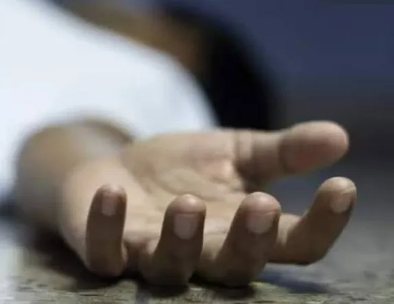 Banda Crime In Hindi: छेड़छाड़ से तंग आकर दसवीं की छात्रा ने कर ली आत्महत्या ! सुसाइड नोट में लिखी दर्द भरी बातों को सुन रो पड़ेंगे आप