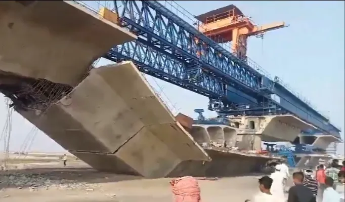 Supaul Kosi Bridge Collapsed: बिहार के सुपौल में भरभराकर कर गिरा कोसी का निर्माणाधीन पुल का गार्डर ! एक की मौत, कई दबे