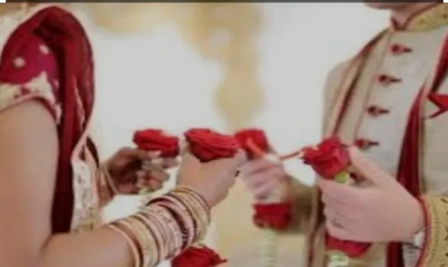 Meerut News: शादी समारोह के दौरान रस्में निभाने में हुई देरी से भड़के दूल्हा और दुल्हन के बीच दे दना दन चले थप्पड़ ! फिर हुआ ये