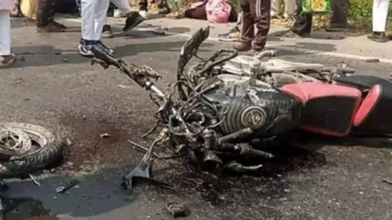 Tragic Accident In Pilibhit: ईद के दिन बड़ा ही दुःखद हादसा ! नमाज़ पढ़ने जा रहे थे सभी, डंफर की टक्कर से 5 लोगों की मौत के बाद घर में छाया मातम