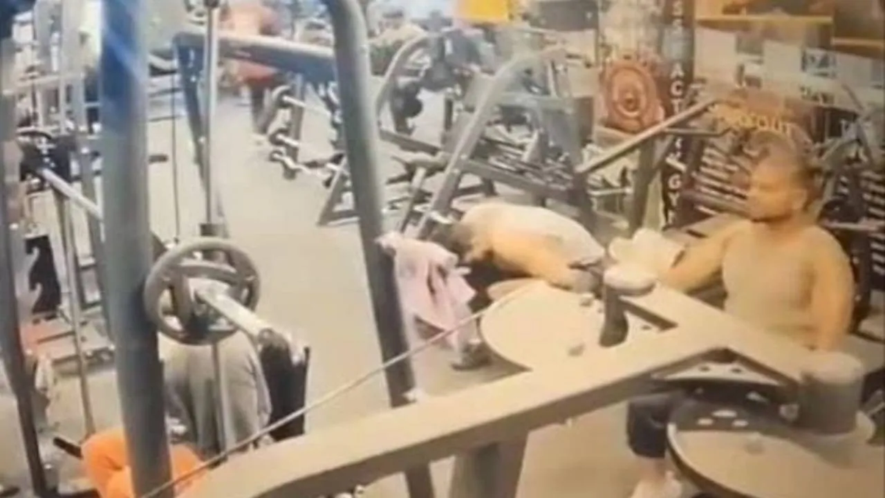 Varanasi Death In Gym: जिम करते-करते उठा सिर में तेज़ दर्द ! जमीन पर गिरते ही हो गयी 32 वर्षीय युवक की मौत, परिवार सदमे में