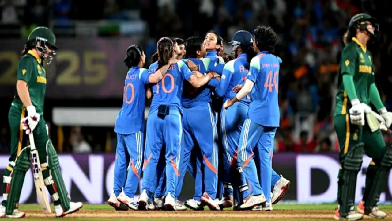 भारत की बेटियों ने रचा इतिहास: हरमनप्रीत की कप्तानी में टूटा 52 साल का इंतज़ार, शेफाली और दीप्ति बनीं विश्वविजेता