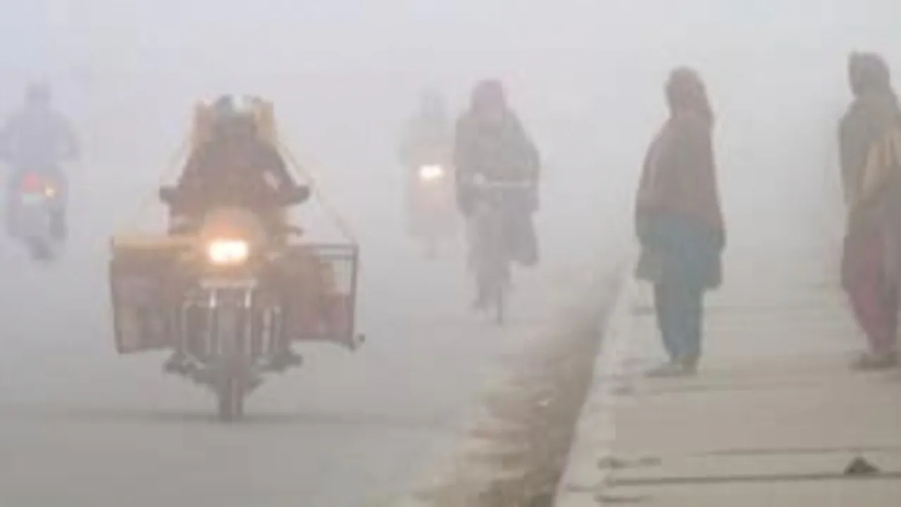 Weather Update In India: उत्तर प्रदेश सहित कई राज्यों में बारिश का अलर्ट ! कड़ाके की ठंड से जनजीवन होगा प्रभावित