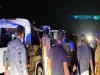 Road Accident In Banda : बांदा में रफ़्तार का कहर ! 120 की स्पीड से आ रही तेज रफ्तार बोलेरो हाइवे किनारे खड़े ट्रक से जा टकराई ,गैस कटर से काटकर निकाले गए 7 शव