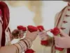 Meerut News: शादी समारोह के दौरान रस्में निभाने में हुई देरी से भड़के दूल्हा और दुल्हन के बीच दे दना दन चले थप्पड़ ! फिर हुआ ये