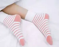 Sleeping Wearing Socks: कहीं आप भी तो रात में मोज़े पहनकर नहीं सोते ! हो जाइए सावधान, जान लें इन बातों को