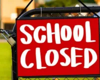 UP School Closed In Hindi: यूपी में कड़ाके की ठंड को लेकर इन जिलों के विद्यालयों में छुट्टी ! जानिए कब तक बंद रहेंगे स्कूल