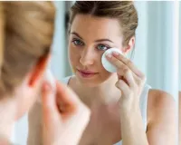 Makeup Remove Tips: सोने से पहले चेहरे से हटा लें मेकअप ! स्किन रहेगी हेल्दी, अपनाएं ये टिप्स