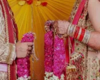 Sambhal News In Hindi: शादी समारोह के दौरान स्टेज पर दूल्हे द्वारा की गई इस हरकत से नाराज हुई दुल्हन ! शादी करने से कर दिया इंकार, फिर हुआ ये