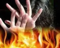 Fatehpur News: विवाहिता की संदिग्ध मौत से सनसनी, घर के अंदर मिला अधजला शव, गिरफ्तारी को लेकर घंटों हंगामा