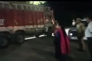 Fatehpur News:फतेहपुर में पूरी रात सड़कों पर रहे डीएम एसपी 95 ओवरलोड वाहनों के विरुद्ध कार्यवाई से ज़िले में मचा हड़कंप