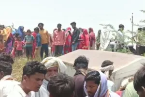 Kanpur Road Accident : नौसिखिया चला रहा था लोडर,गिरा खाई में-मौत