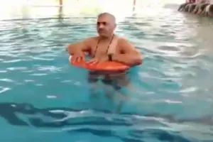 Kanpur Amitabh Bajpai : आख़िर सपा विधायक अमिताभ बाजपेयी को क्यों उतरना पड़ा स्विमिंग पूल में,जानिए